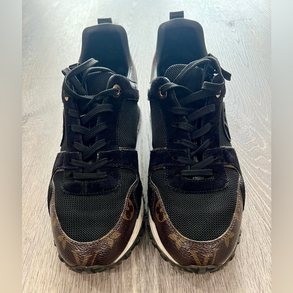 Authentic Louis Vuitton Runaway Sneaker - Barely used in mint condition! - Picture 3 of 7